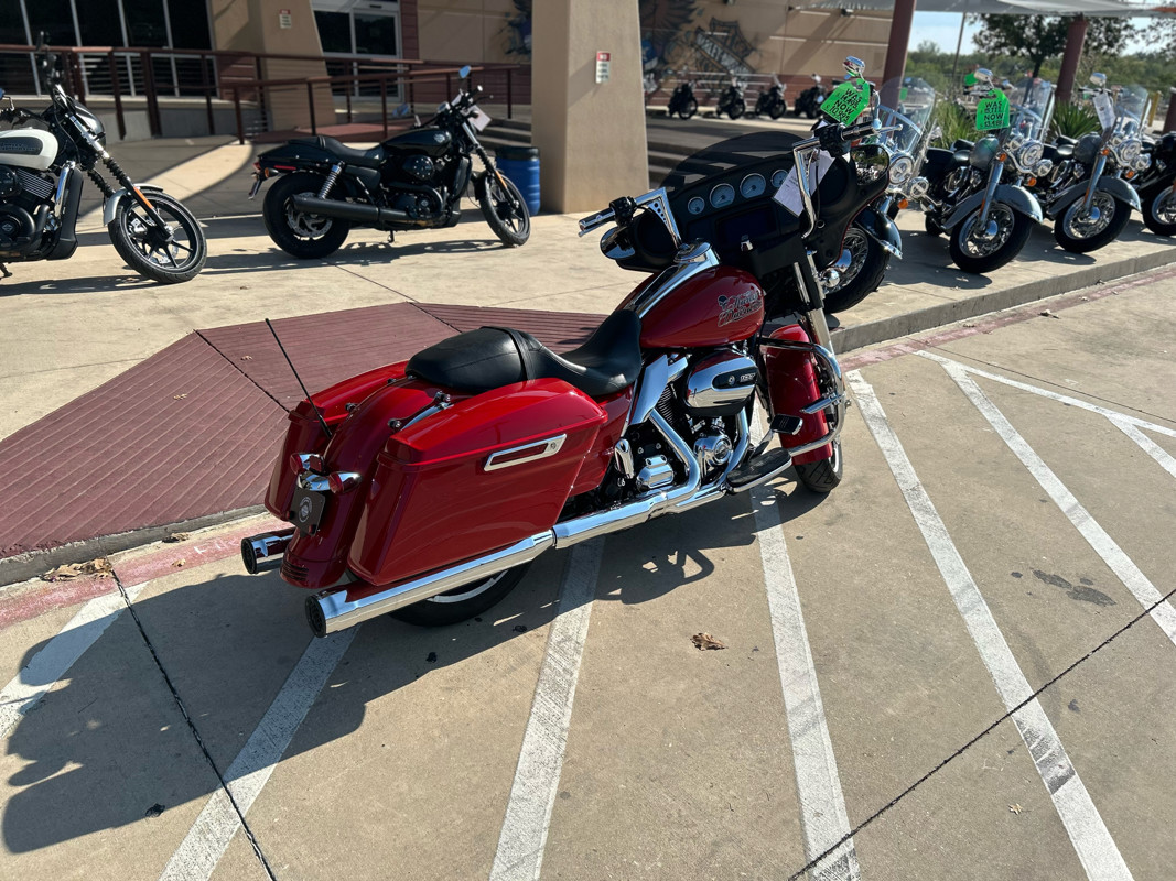 Street Glide®