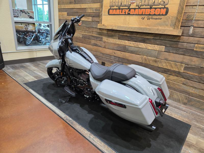 Street Glide®