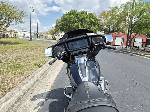 Street Glide®