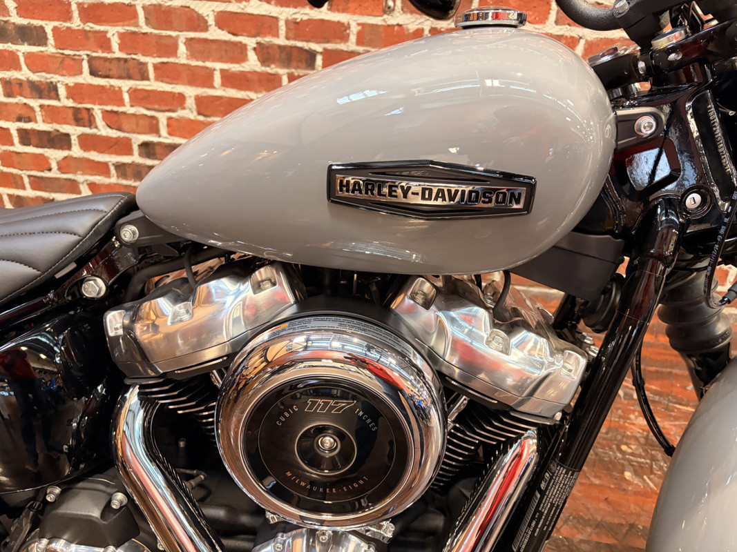 Street Bob®