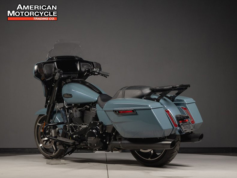Street Glide®
