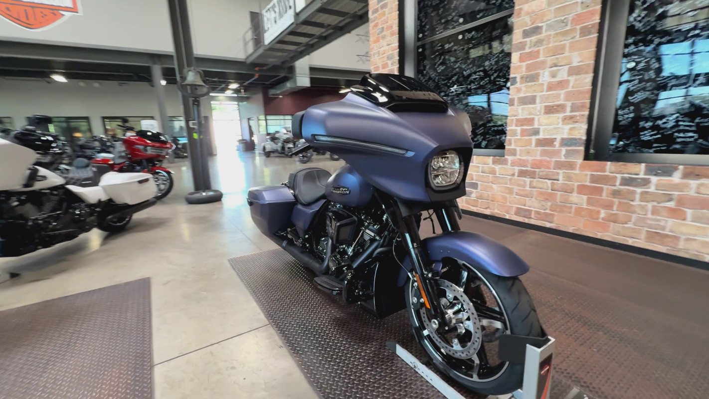 Street Glide®