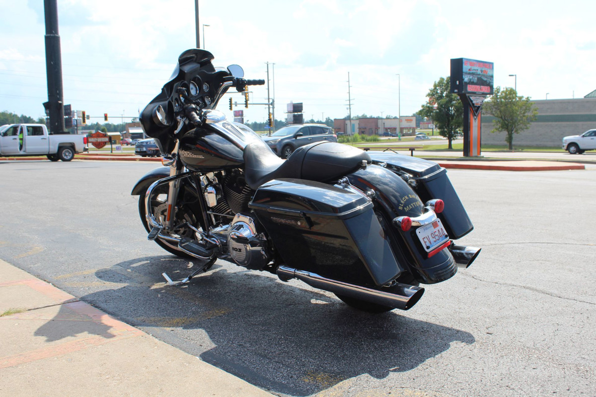 Street Glide®