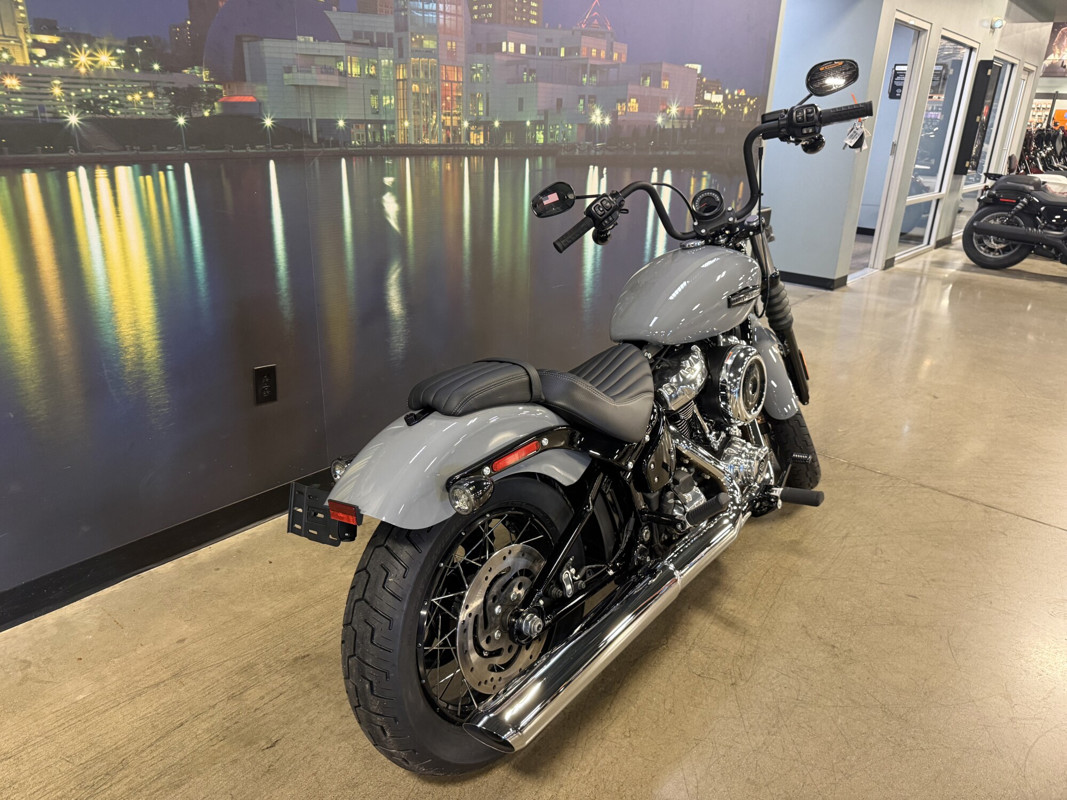 Street Bob®