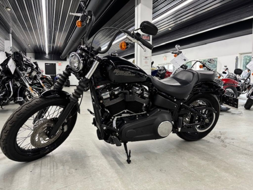 Street Bob®
