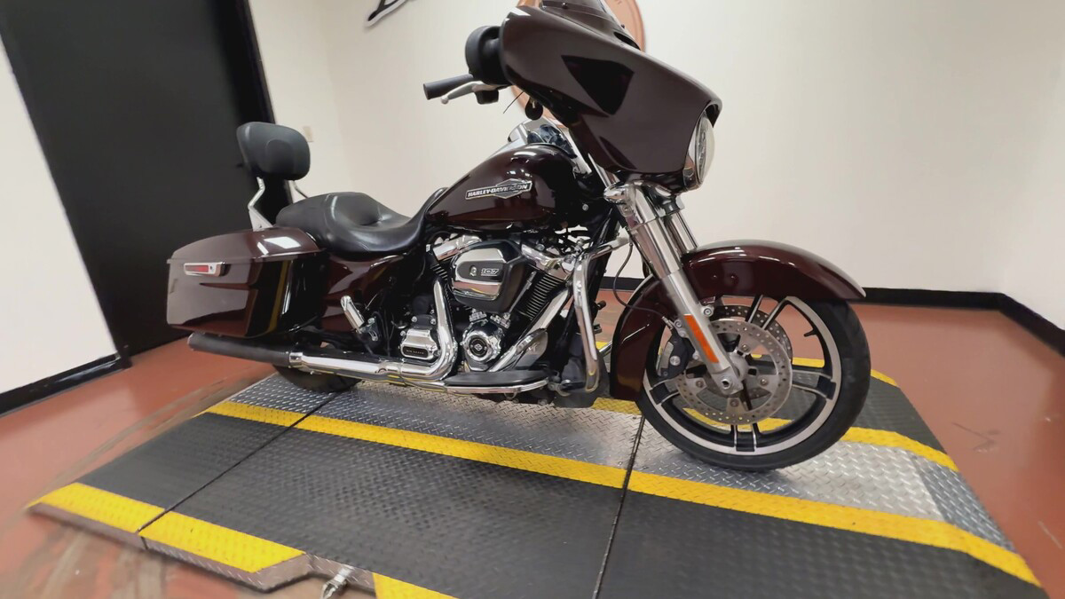 Street Glide®