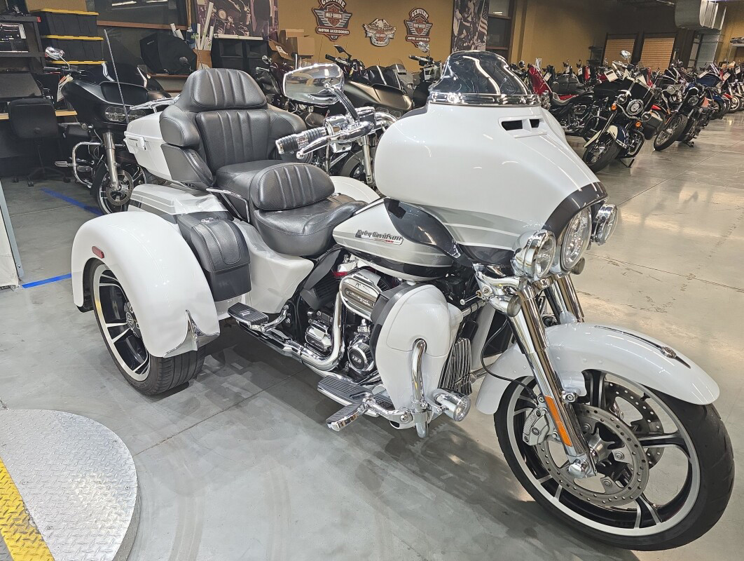 CVO Tri Glide® Ultra