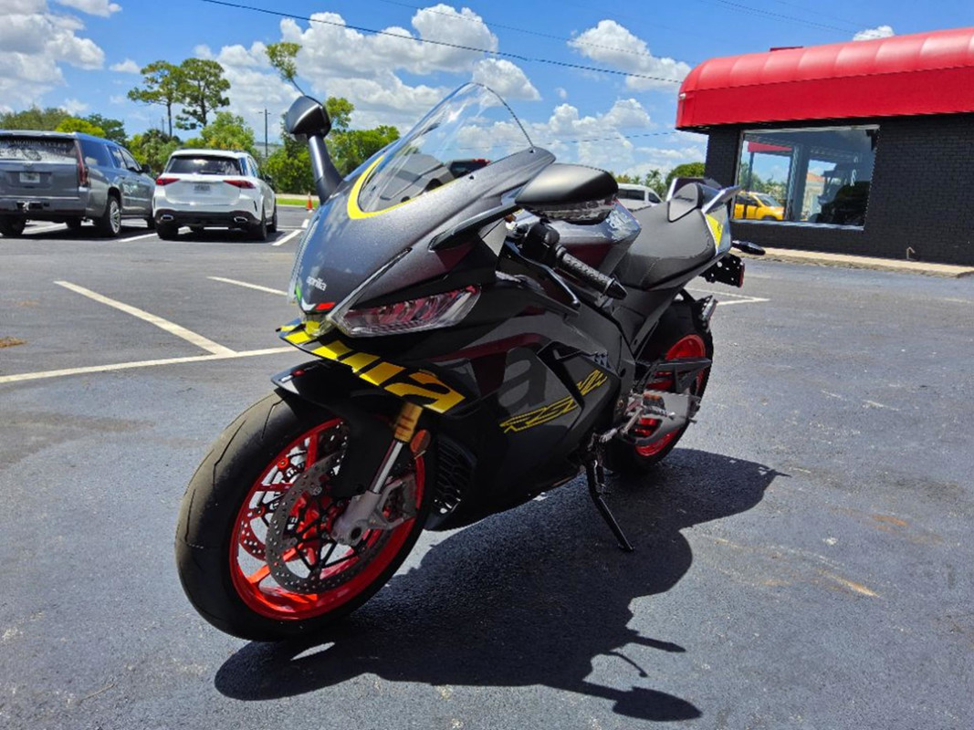 RSV4 1100
