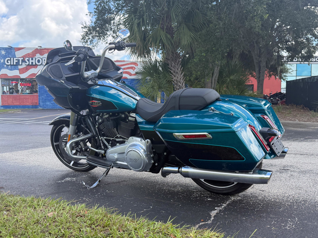 Road Glide®