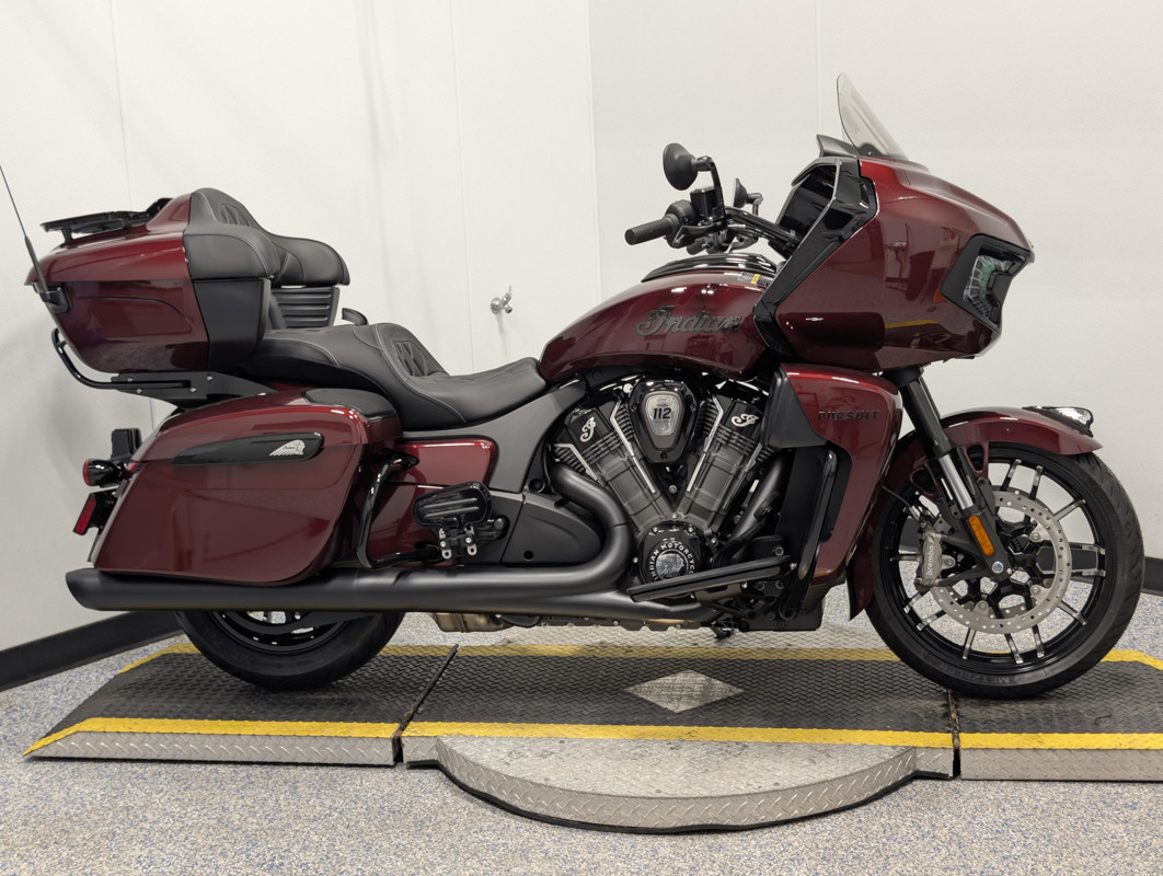 Pursuit Dark Horse 112