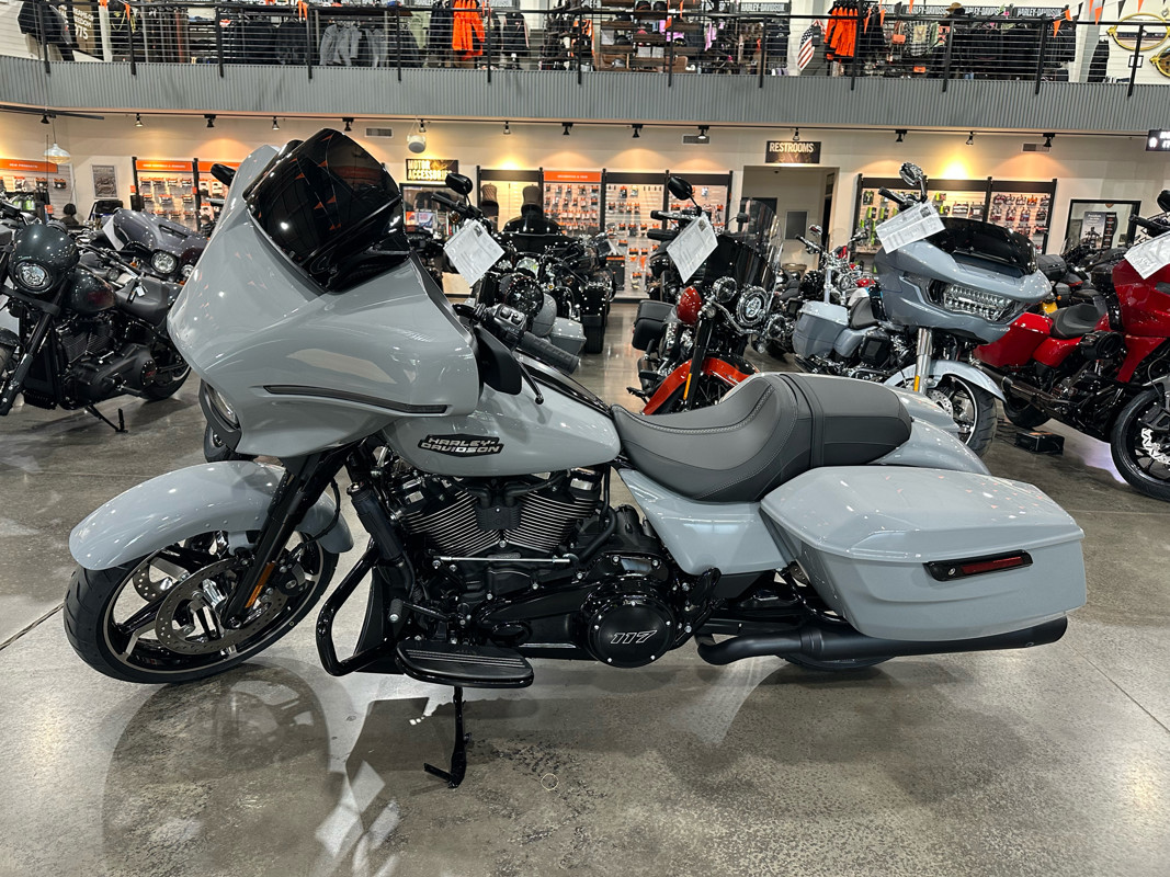 Street Glide®