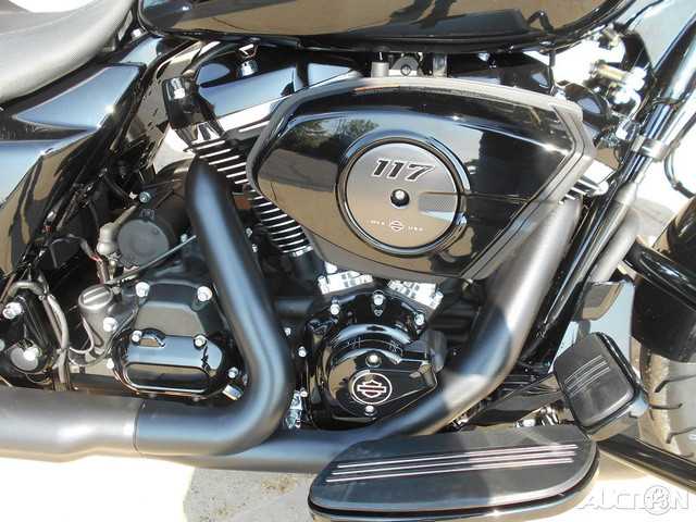 Street Glide®