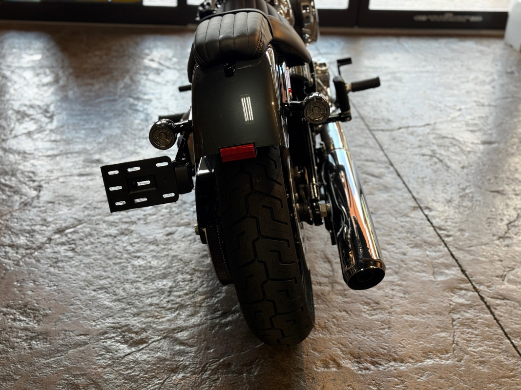 Street Bob®