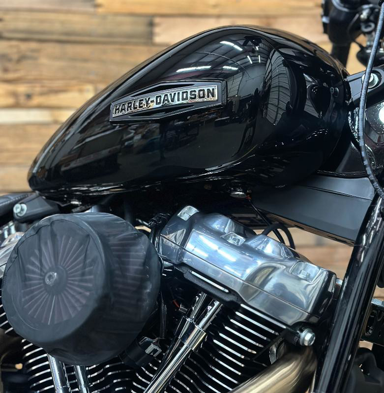 Street Bob®