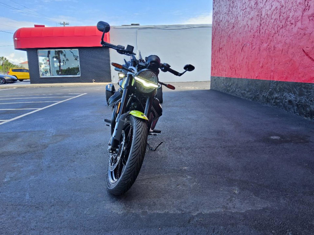 V7 Sport