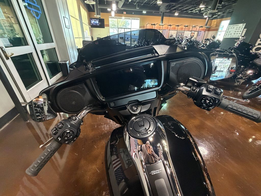 Street Glide®