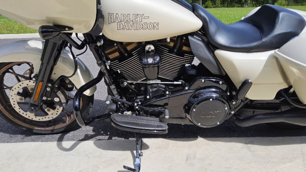 Road Glide®
