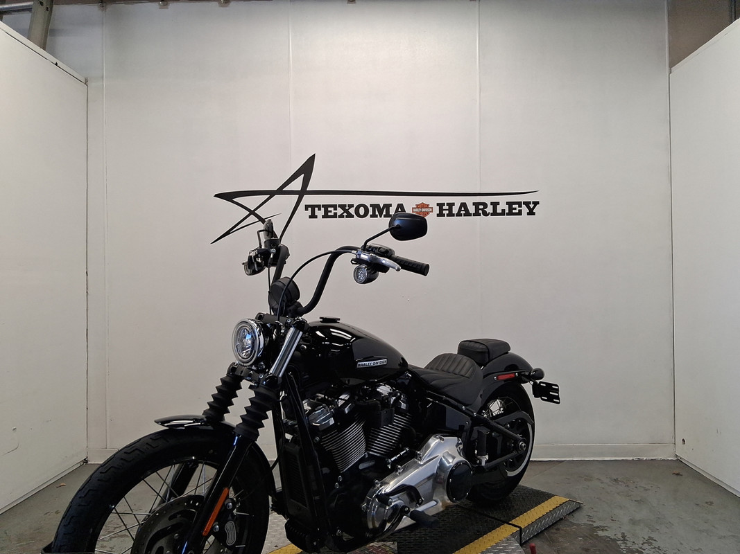 Street Bob®