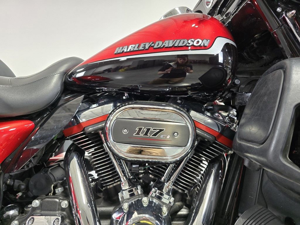 CVO® Tri Glide® Ultra