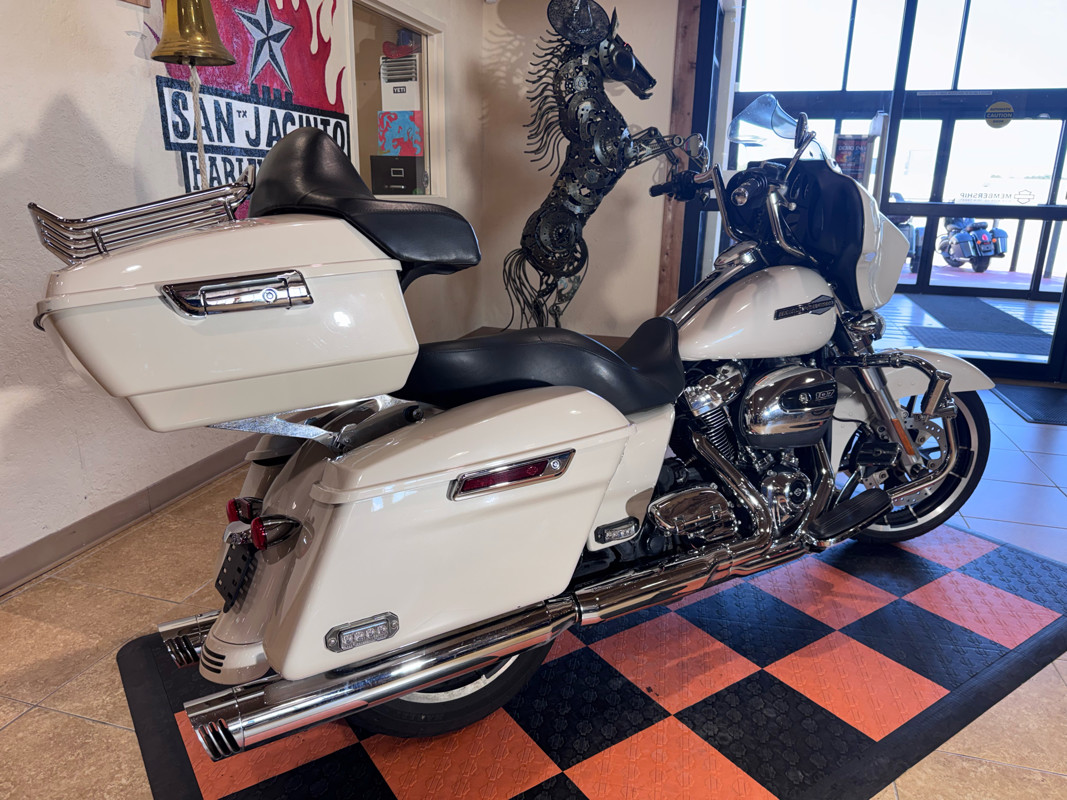 Street Glide®