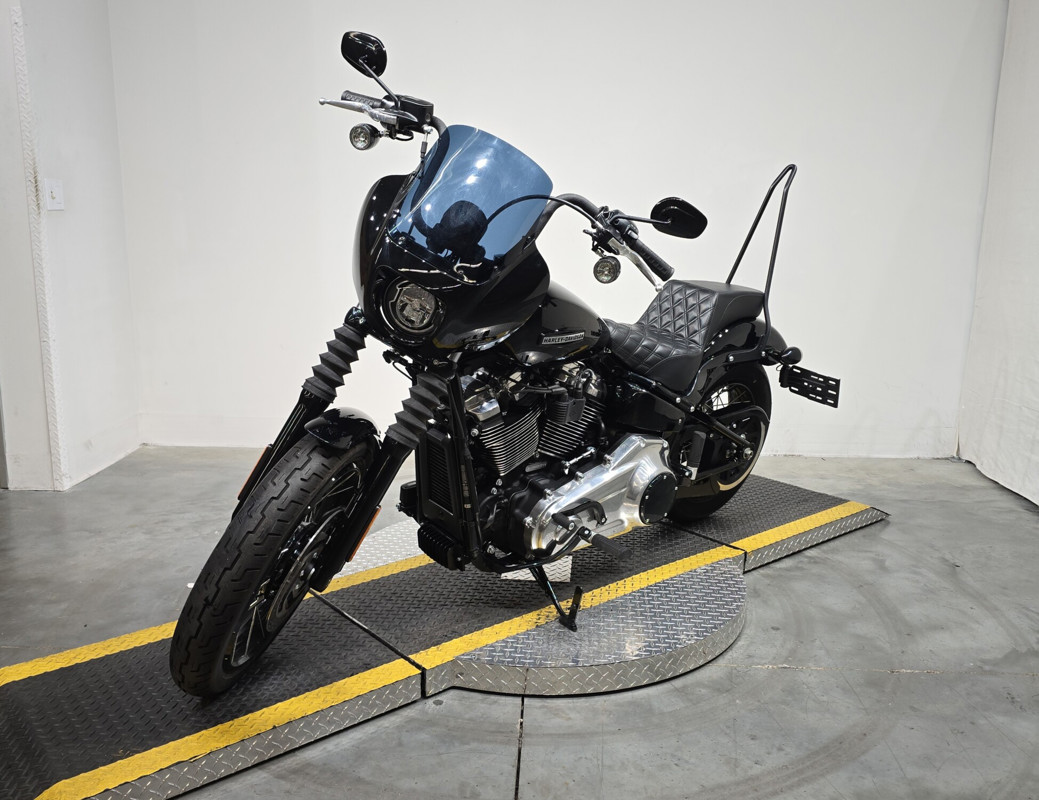 Street Bob®