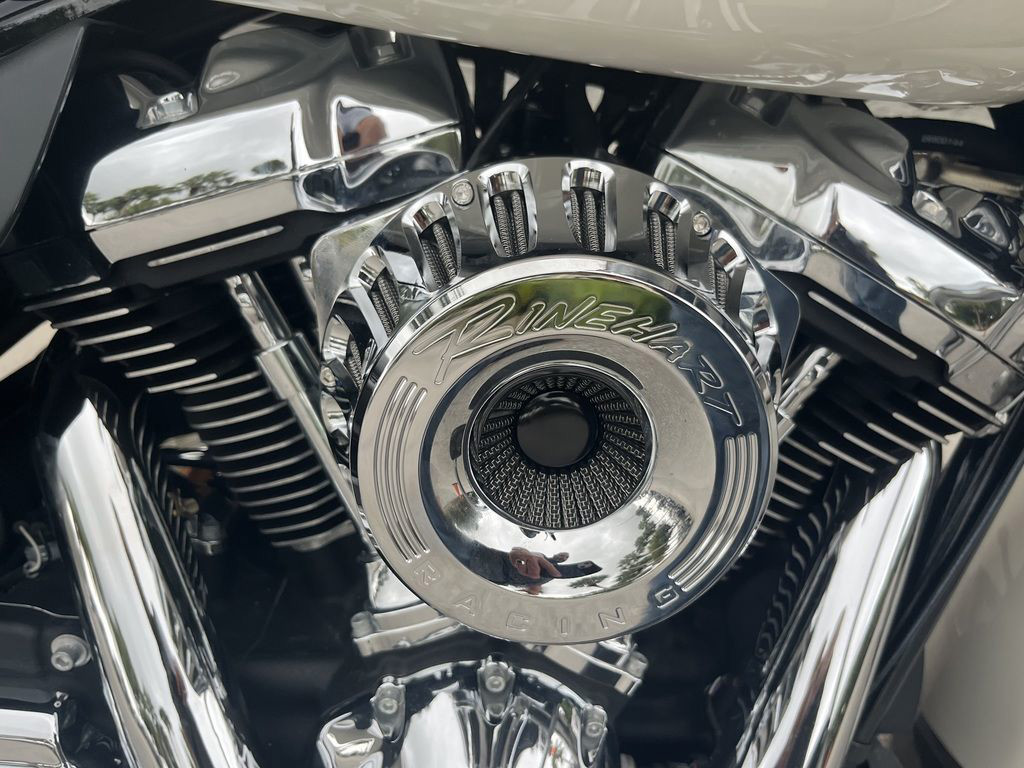 2019 road king police
