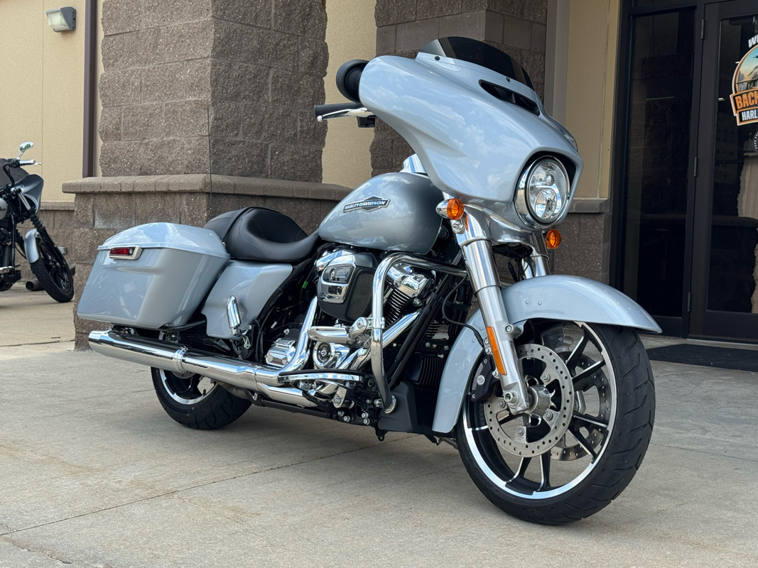Street Glide®