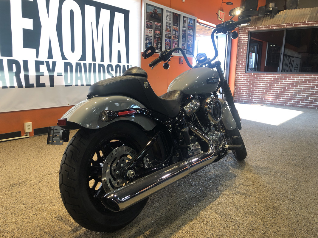 Street Bob®