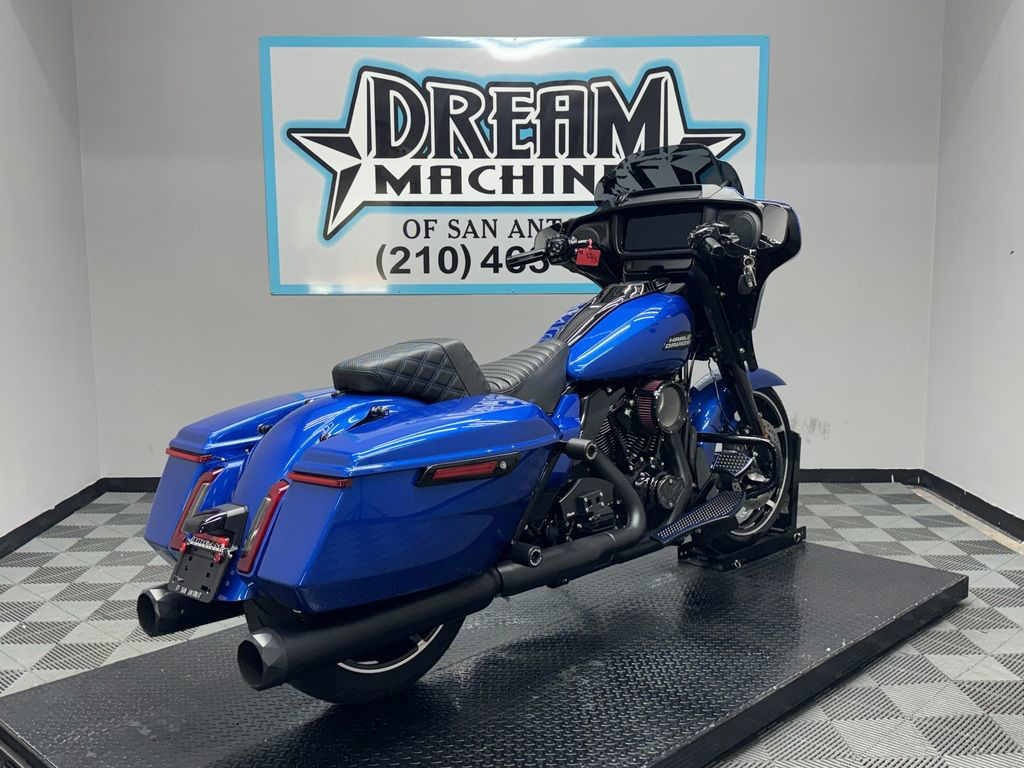 Street Glide®
