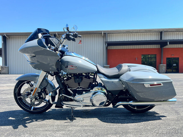 Road Glide®