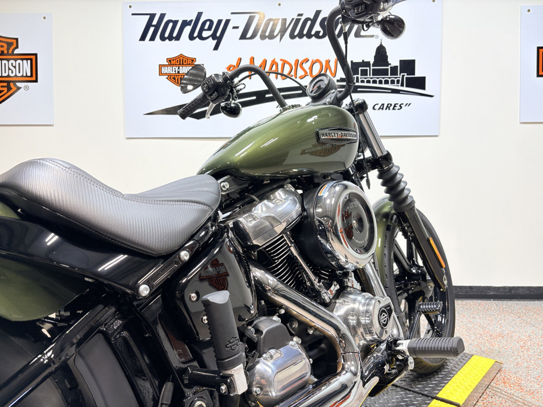 Street Bob®