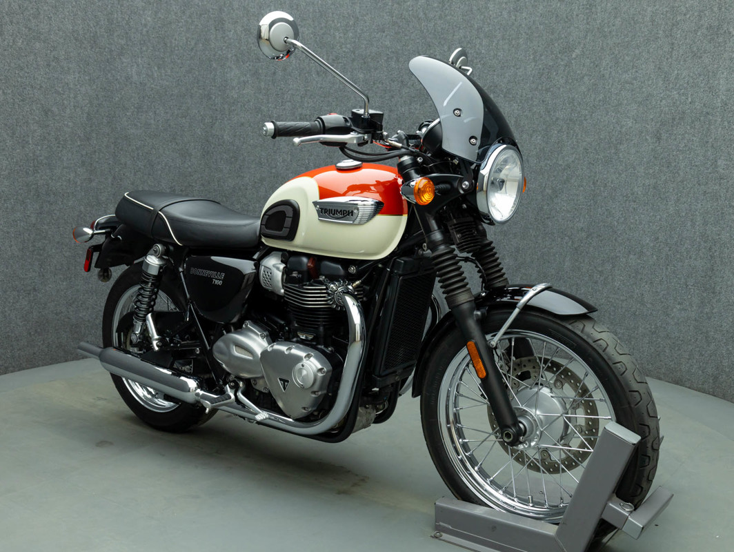 Bonneville T100