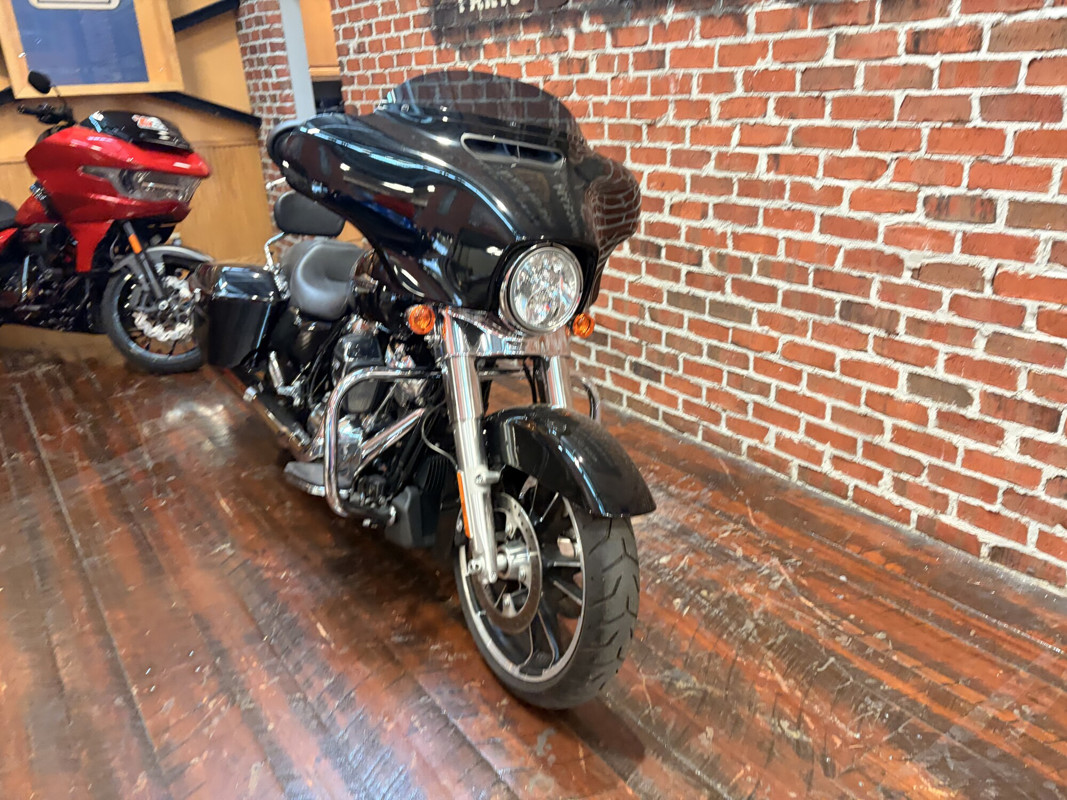 Street Glide®