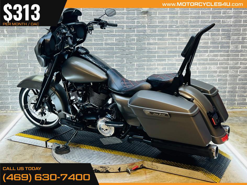 Street Glide®