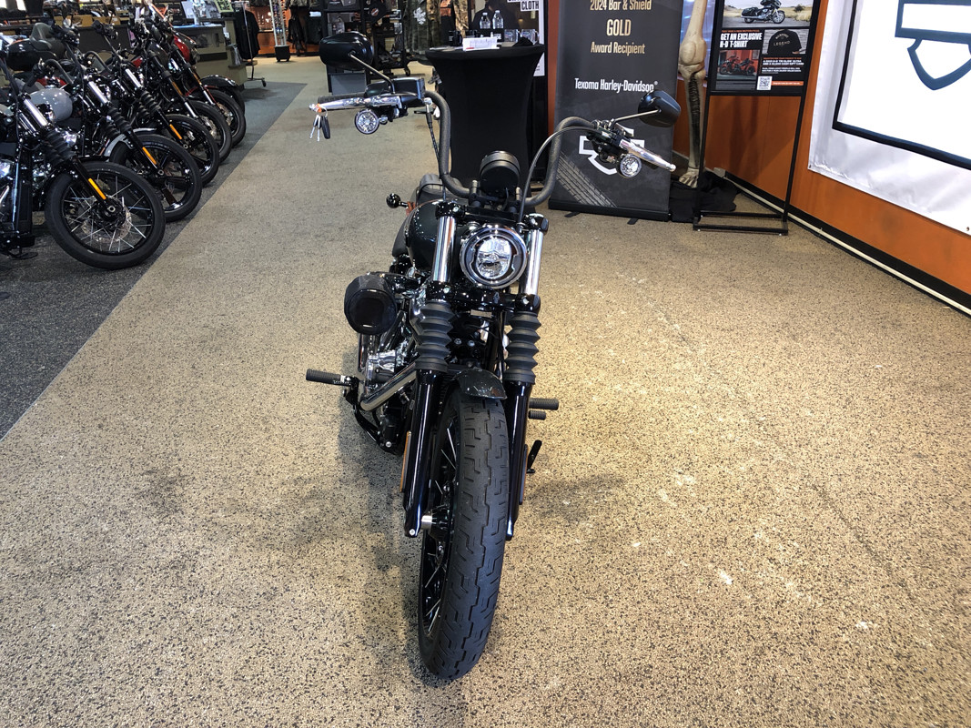 Street Bob®