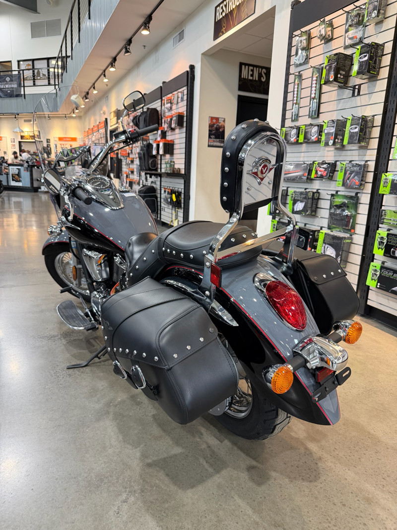 Vulcan 900 Classic LT