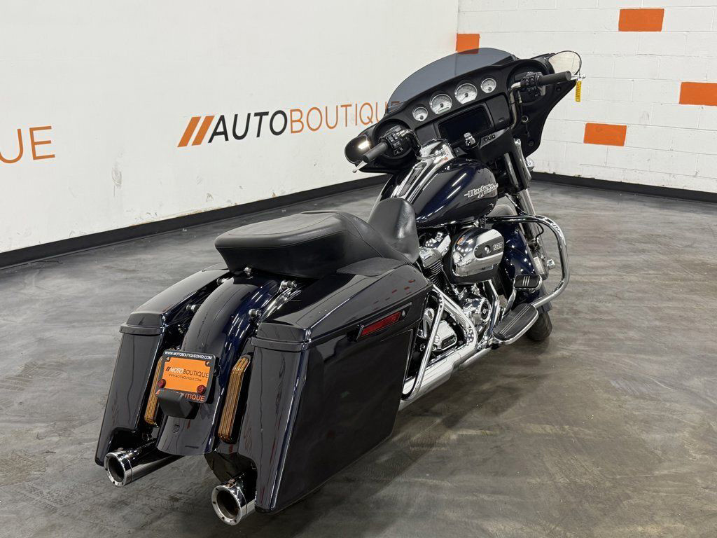 Street Glide®