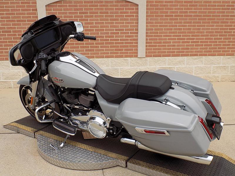 Street Glide®