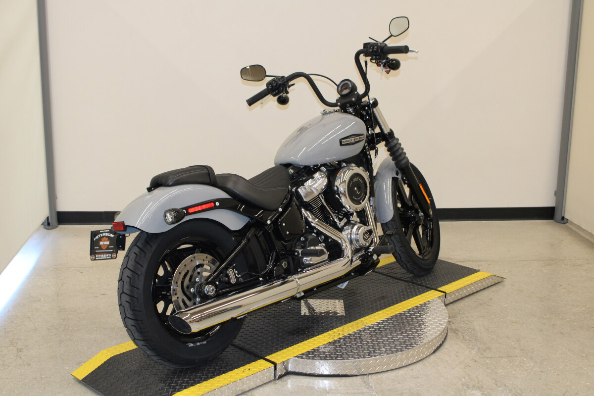 Street Bob®