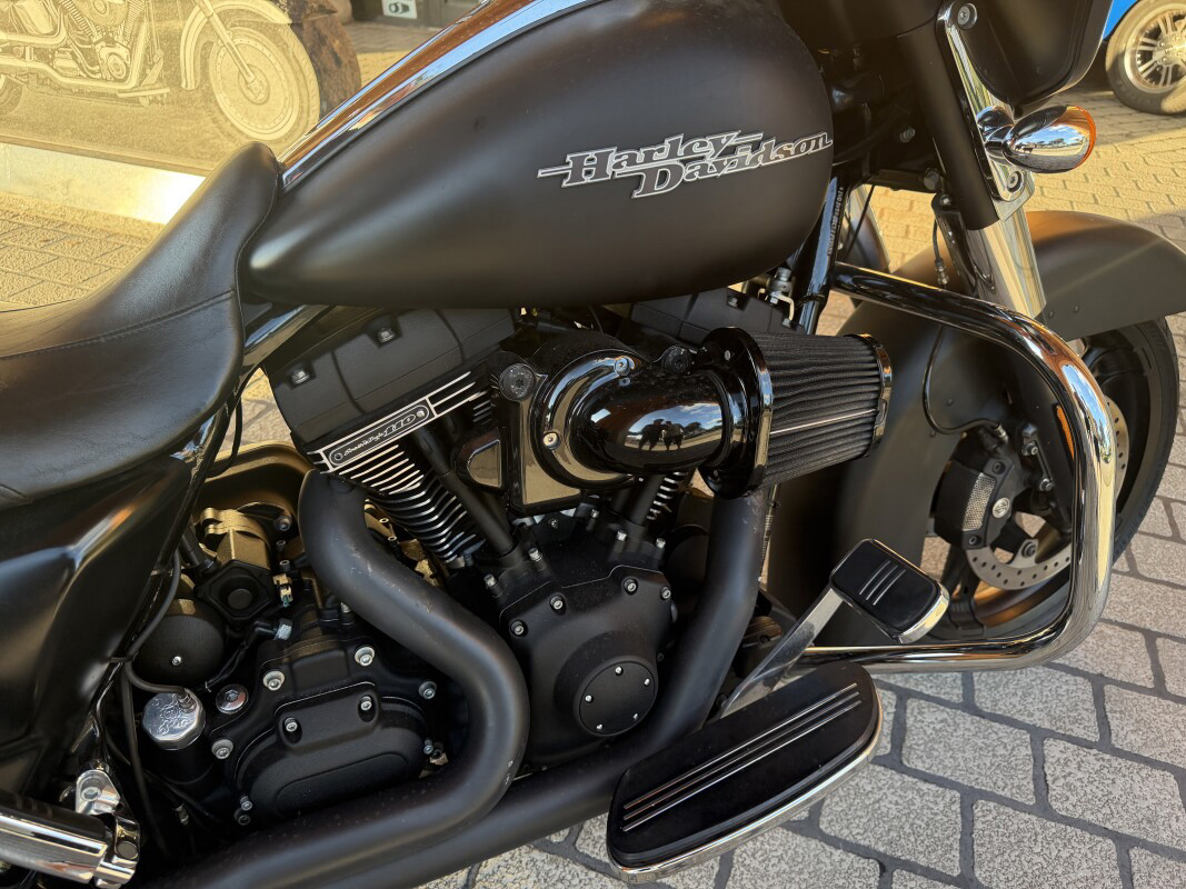 Street Glide®