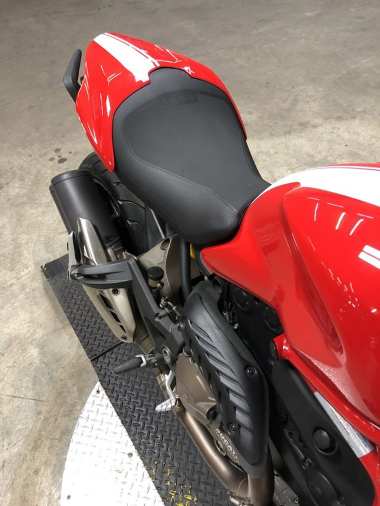 Monster 821