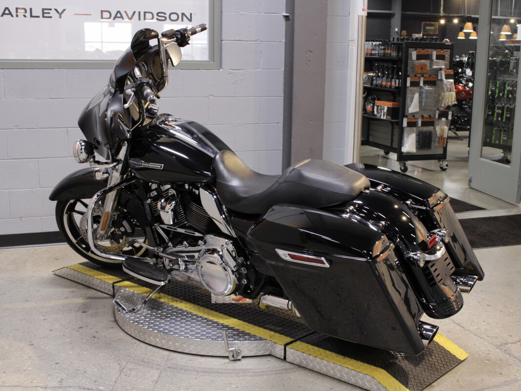 Street Glide®