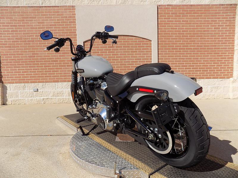 Street Bob®