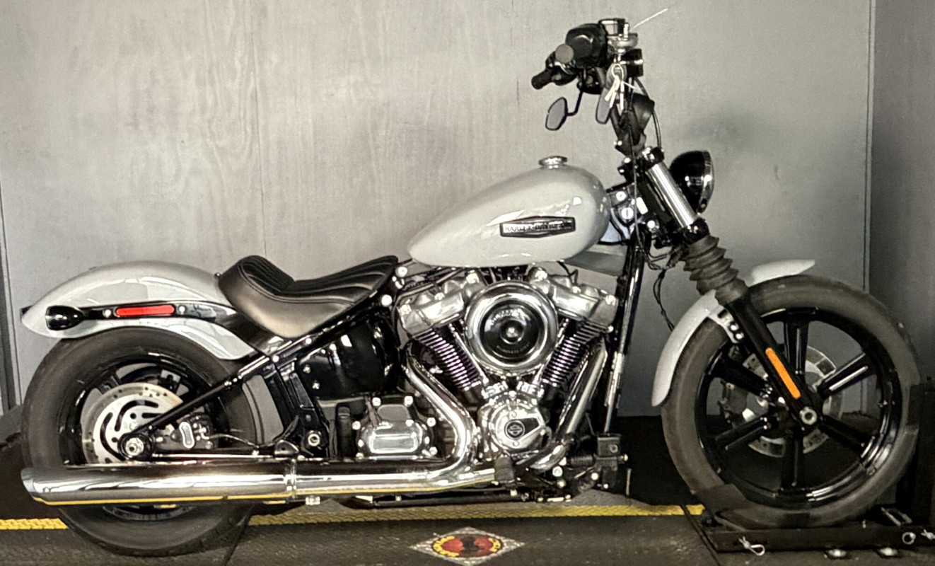 Street Bob®