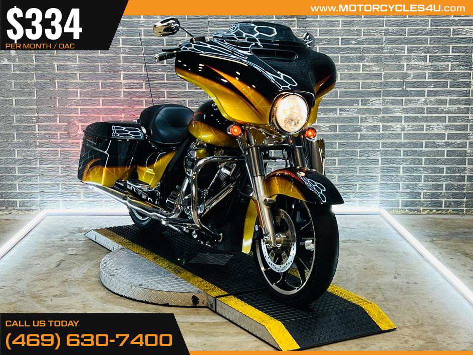 Street Glide®
