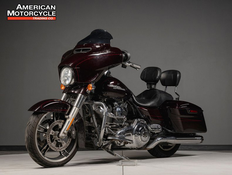 Street Glide®