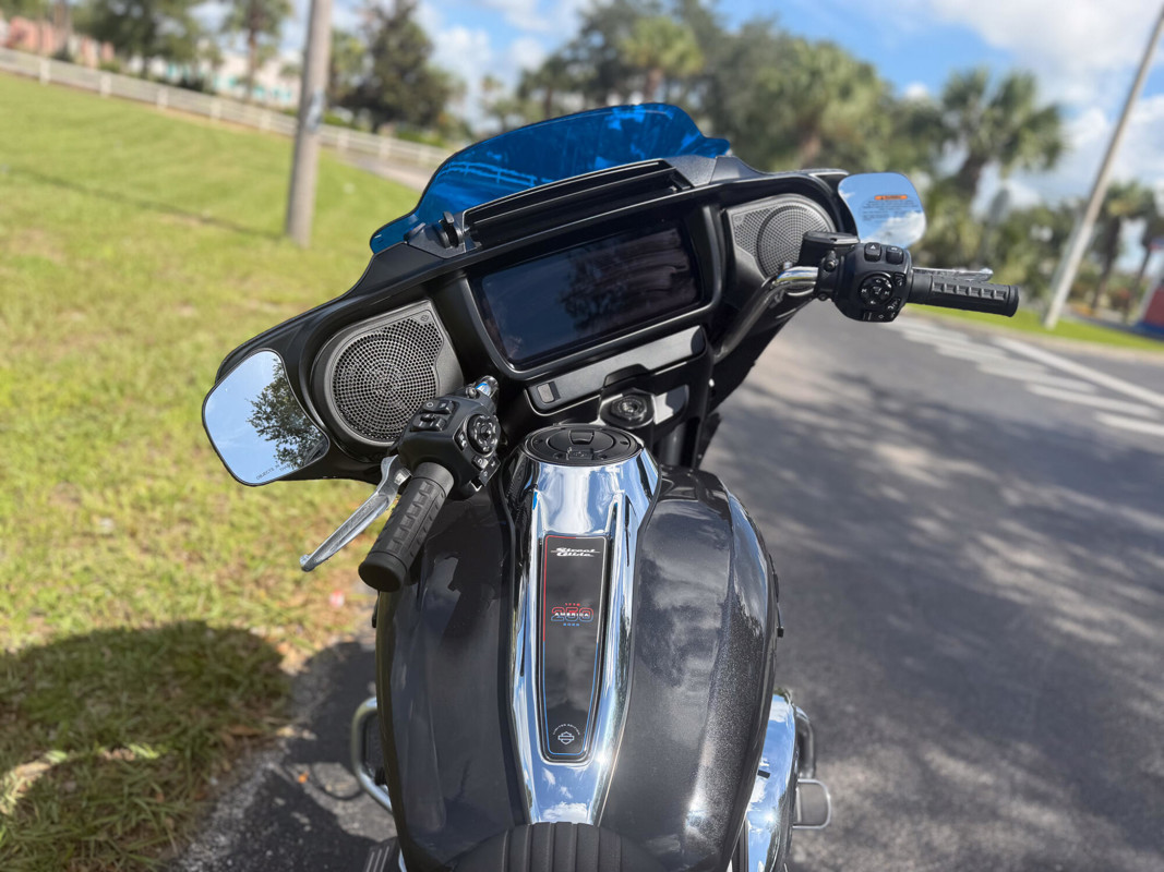 Street Glide®