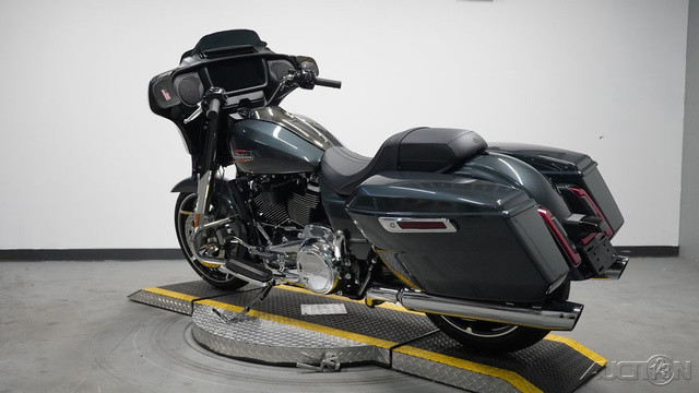 Street Glide®