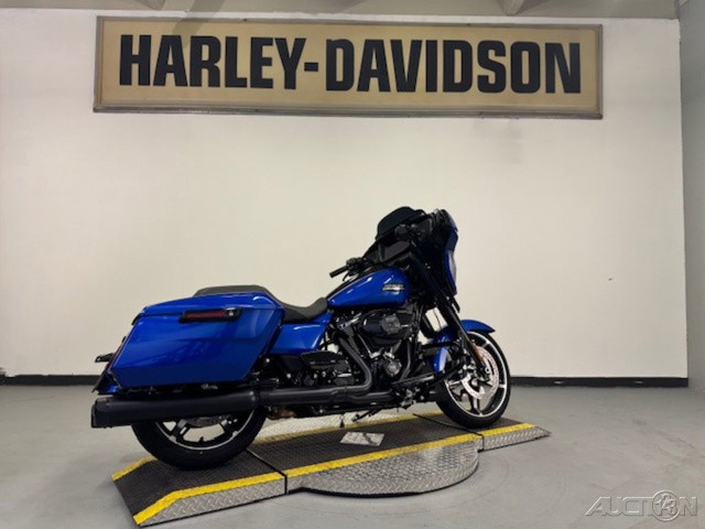 Street Glide®