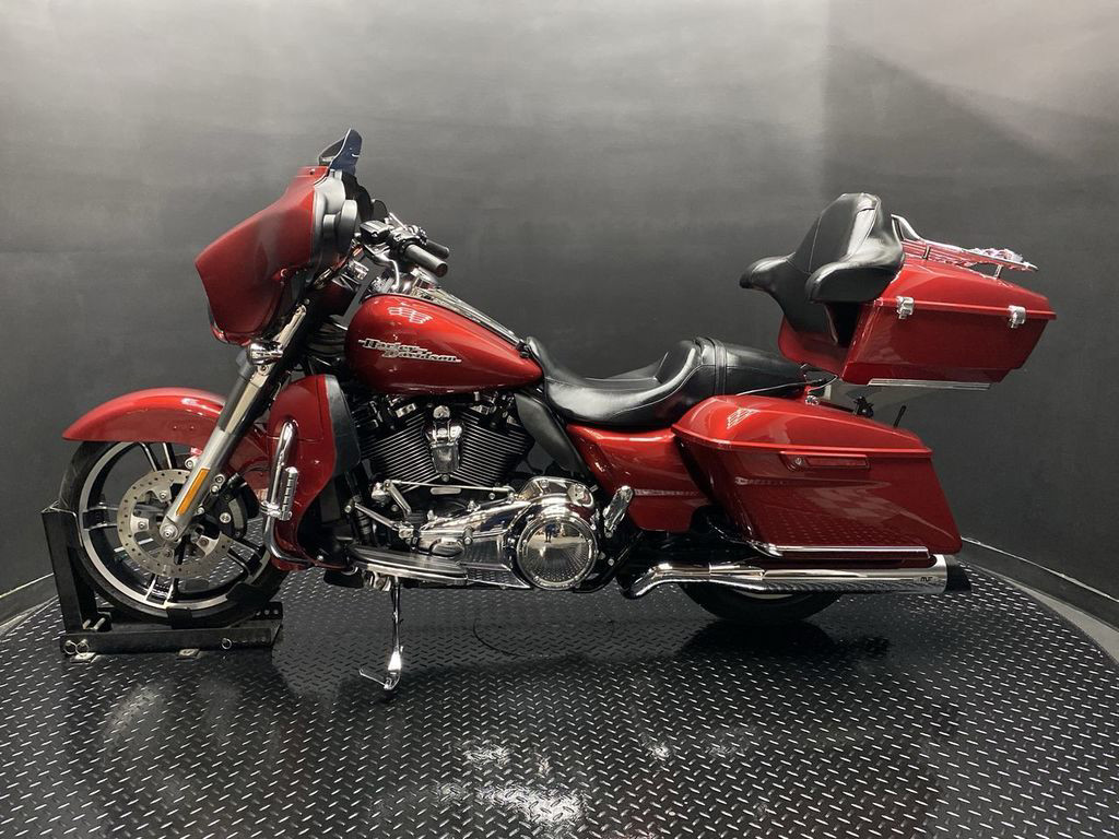 Street Glide®